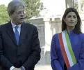  ??  ?? La scelta Paolo Gentiloni e Virginia Raggi