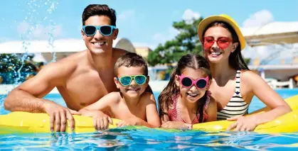  ?? ?? HAVE A SPLASHING TIME: Travel firms hope no-cost holidays for under-11s will get families travelling again