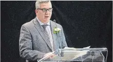  ?? JULIE JOCSAK THE ST. CATHARINES STANDARD ?? Steve Toll speaks at the St. Catharines Sports Hall of Fame induction.