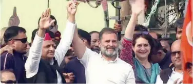  ?? ?? ↑
Akhilesh Yadav joins Rahul Gandhi and Priyanka Gandhi Vadra for the party’s rally in Agra on Sunday.