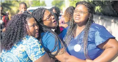  ?? GLADSTONE TAYLOR/MULTIMEDIA PHOTO EDITOR ?? (From left) Kayon Henry, Jamela Levy, and Donna Hutchinson are overcome with grief moments after viewing the carriage containing the coffin with Benjamin Bair moments before departing from the family home for the North Street Seventh-day Adventist Church on Sunday.