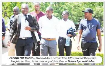  ?? Picture by Lee Maidza ?? FACING THE MUSIC... Owen Muteeri (second from left) arrives at the Harare Magistrate­s Court in the company of detectives —