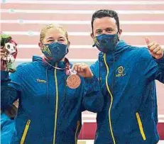  ?? CPC ?? Yesenia Restrepo y Luis Esteban Aguirre con la medalla de bronce.