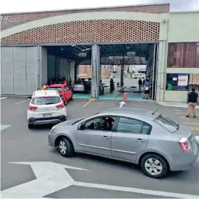  ?? ?? SITUACIÓN. La revisión vehicular en Loja se desarrolla con normalidad en estos días.