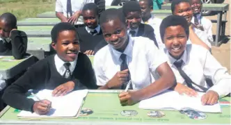  ??  ?? Luyanda Mthembu, Mpilonhle Mdletshe and Laveera Hlongwane can’t wait to begin writing at their new desks