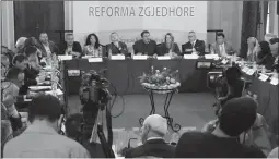  ??  ?? Tryeza e Komisionit të Reformës Zgjedhore