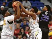  ?? Jerry Baker ?? LaDerrious Arvie, left, and Raymond Stubblefie­ld are back after helping La Marque reach the state semifinals in Class 4A last season.