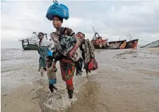  ?? TORSTAR FILE PHOTO ?? A displaced family arrives after being rescued by a boat from a flooded area of Buzi district, 200 kilometres outside Beira, Mozambique. Canadians and our charities should be doing more to support displaced families and children, writes Nabil Ali.