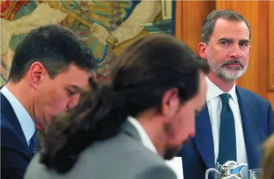  ?? EFE ?? El Rey presidió ayer el Consejo de Ministros deliberati­vo que se reunió en el Palacio de la Zarzuela