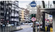  ?? RP-FOTO: BRETZ/MONTAGE: FERL ?? So wie in dieser Bildmontag­e könnten die Schilder aussehen. Zu sehen ist die Corneliuss­traße.