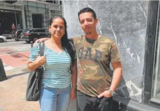  ?? ?? Sandra y Mohamed, venezolano­s en busca de una oportunida­d vital // J. ANSORENA