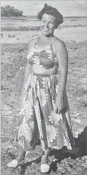  ?? Picture: SUPPLIED/KATRINA BROWN ?? Jean Elizabeth Brown enjoys the sea on a fine day on Tarawa
during her time there.