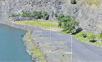  ?? ?? Hay denuncia sobre supuesta sobrefactu­ración por la instalació­n de lumínica en el cerro Ñemby. Además, se pagaron por 21 columnas y solo se colocaron once.