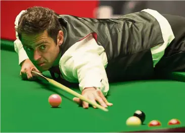  ?? — AFP ?? Master cueist: Ronnie O’Sullivan, the first man to compile 1,000 century breaks earlier this month, won the Tour Championsh­ip title and RM804,000 on Sunday to regain the No.1 ranking in world snooker.