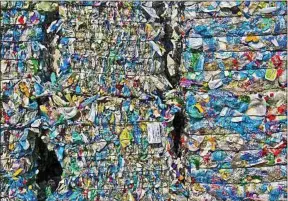  ??  ?? La quantité de déchets plastique collectés ne cesse d’augmenter en France.