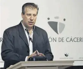  ??  ?? El alcalde de Valdefuent­es, Álvaro Arias.