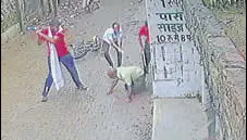  ?? HT PHOTOS ?? Police said the retired policeman Abdul Samad Khan was going on a bicycle on Monday when three men attacked him. (Right) His wife and daughter