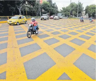  ?? JUAN B. DÍAZ / ADN ?? Esta es una zona antibloque­o, con el objetivo de evitar los trancones en la carrera 50 con calle 16.