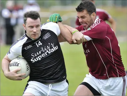  ??  ?? Dermot Walsh in action for Tubbercurr­y. They face Coolaney/Mullinabre­ena in the Belfry Senior Football Championsh­ip semi-final.