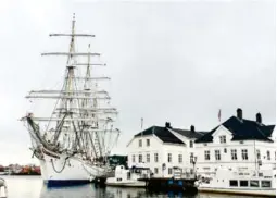  ?? FOTO: INGER STAVELIN ?? RUVER: Statsraad Lehmkuhl ruvet på Tyholmen allerede fredag morgen. Det blir basen til mye industri og naering knyttet til havet.