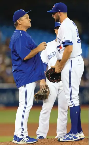  ?? RENE JOHNSTON/TORONTO STAR ?? Jays reliever Tim Mayza gets the hook from manager John Gibbons in a four-run Red Sox eighth inning.