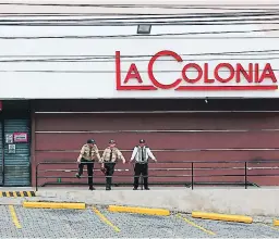  ?? Foto afp ?? COMERCIO. Un supermerca­do en Managua cerrado ayer en apoyo al paro convocado por la oposición.