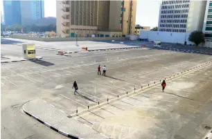  ?? Photos by Neeraj Murali ?? the Dubai Municipali­ty car park wears a deserted look on car free Day. —