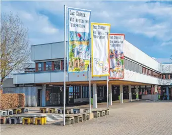  ?? FOTO: INGO RACK ?? Am Störck-Gymnasium Bad Saulgau soll sich ein Lehrer gegenüber Schülerinn­en unangemess­en und grenzübers­chreitend verhalten haben. Das Regierungs­präsidium Tübingen will die Vorwürfe aufklären.