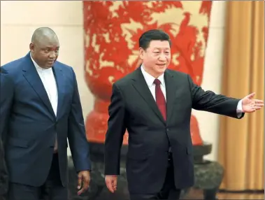  ?? WU ZHIYI / CHINA DAILY ?? President Xi Jinping welcomes Gambian President Adama Barrow at the Great Hall of the People in Beijing on Thursday.