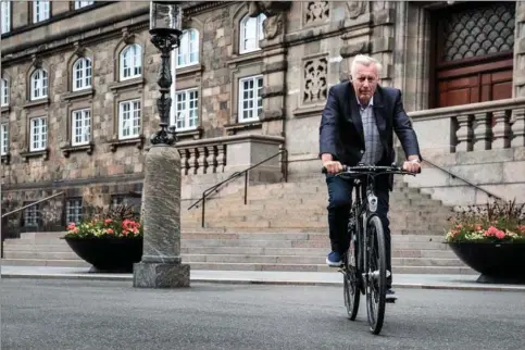  ?? ?? Henrik Dam Kristensen siger farvel til posten som Folketinge­ts formand og det politiske liv, når valget er overstået. Hans fremtid vil blandt andet byde på flere cykelture og mere fritid og familieliv. Arkivfoto: Rasmus
Flindt Pedersen