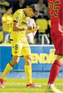  ?? ?? Álex Forés celebra el gol del Villarreal B en el minuto 75 de partido.