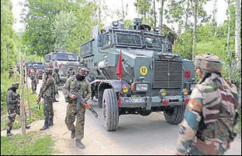  ?? PTI PHOTO ?? Army cordon off the area near the house where militants were hiding during an encounter at Bahmnoo in Pulwama district of south Kashmir on Monday.