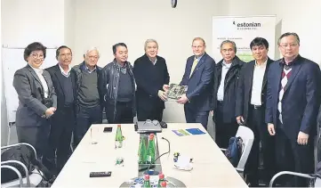  ??  ?? Awang Tengah (fifth left) hands over a memento to Raid, witnessed by (from left) Lulie, Sarudu, Abdul Hamed, Abdul Aziz, Len, Sharbini and Wan Lizozman.