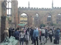  ??  ?? Crowds gather at Coventry Cathedral