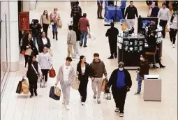  ?? Ned Gerard / Hearst Connecticu­t Media ?? Shoppers at Danbury Fair mall in Danbury on Black Friday in November 2021. Danbury Fair is lining up a new, $185 million mortgage on the property