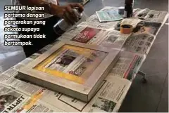  ??  ?? SEMBUR lapisan pertama dengan pergerakan yang sekata supaya permukaan tidak bertompok.