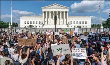  ?? GEMUNU AMARASINGH­E / AP, FILE ?? Abortion-rights and anti-abortion demonstrat­ors gather outside the U.S. Supreme Court in Washington on June 24.