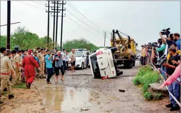  ?? PTI ?? Police and media at the encounter site where gangster Vikas Dubey was killed when he allegedly tried to escape from the spot following an accident, near Kanpur, on Friday