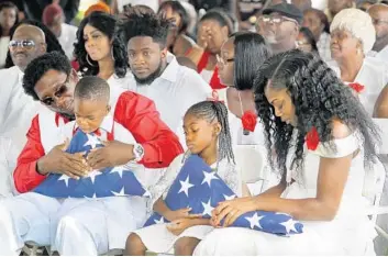  ?? MIKE STOCKER/STAFF PHOTOGRAPH­ER ?? From left, Richard Johnson Sr. with La David Johnson Jr., Ah’Leesya Johnson and Myeshia Johnson, the wife of Army Sgt. La David Johnson. He was buried Saturday at Hollywood Memorial Gardens.