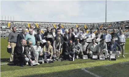  ?? ?? El reencuentr­o El pasado mes de abril, la Asociación de Veteranos del Badajoz homenajeó a los ‘héroes del 92’. -