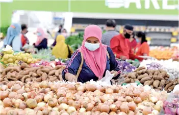  ?? — Bernama photo ?? Many small businesses and micro-enterprise­s especially in sectors such as food and beverage, hygiene and safety products and hobby-related activities such as baking have thrived.