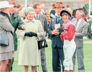  ?? ?? The Queen with race horse owner Ian Balding and jockey Frankie Dettori.