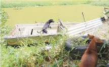  ??  ?? PIDEN ACCIÓN. Basura por doquier y el desbordami­ento de aguas usadas también los aqueja.