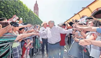  ??  ?? Andrés Manuel López Obrador aseguró que cuando llegó al gobierno de la Ciudad de México, Vicente Fox era Presidente electo y le propuso “hacer más grande el pastel” y aumentar el IVA, a lo que él se negó.