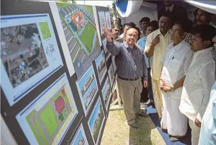  ?? BERNAMA PIC ?? Health Minister Datuk Seri Dr S. Subramania­m at the groundbrea­king ceremony for SJK(T) Taman Keladi project in Sungai Petani yesterday.