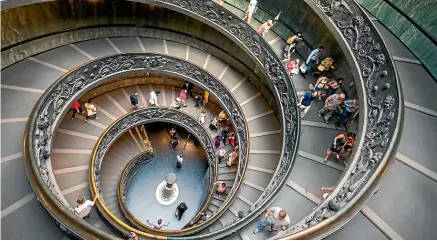  ?? SHUTTERSTO­CK ?? The spectacula­r modern Bramante Staircase in the Museo Pio-Clementino.