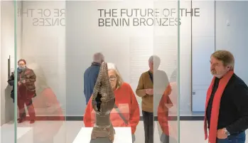  ?? ANDREAS MEICHSNER/THE NEW YORK TIMES ?? A Benin Bronze on display at the Humboldt Forum in Berlin.