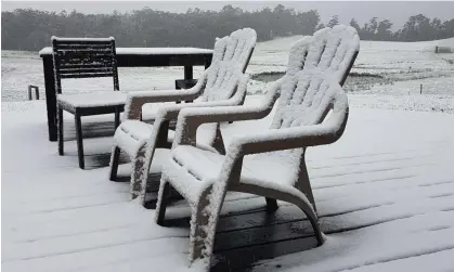  ?? Photograph: Liz Everard/PR IMAGE ?? Low-level snow has fallen in Tasmania as part of a cold front that has brought heavy rainfall to much of the state's south.