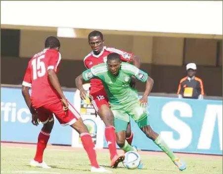  ??  ?? Awoniyi (r) in a tussle for ball with a Senegalese defender during the AYC final