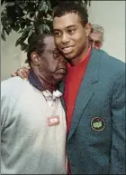  ?? FOTO: AP ?? Elder y Tiger Woods en Augusta’1997